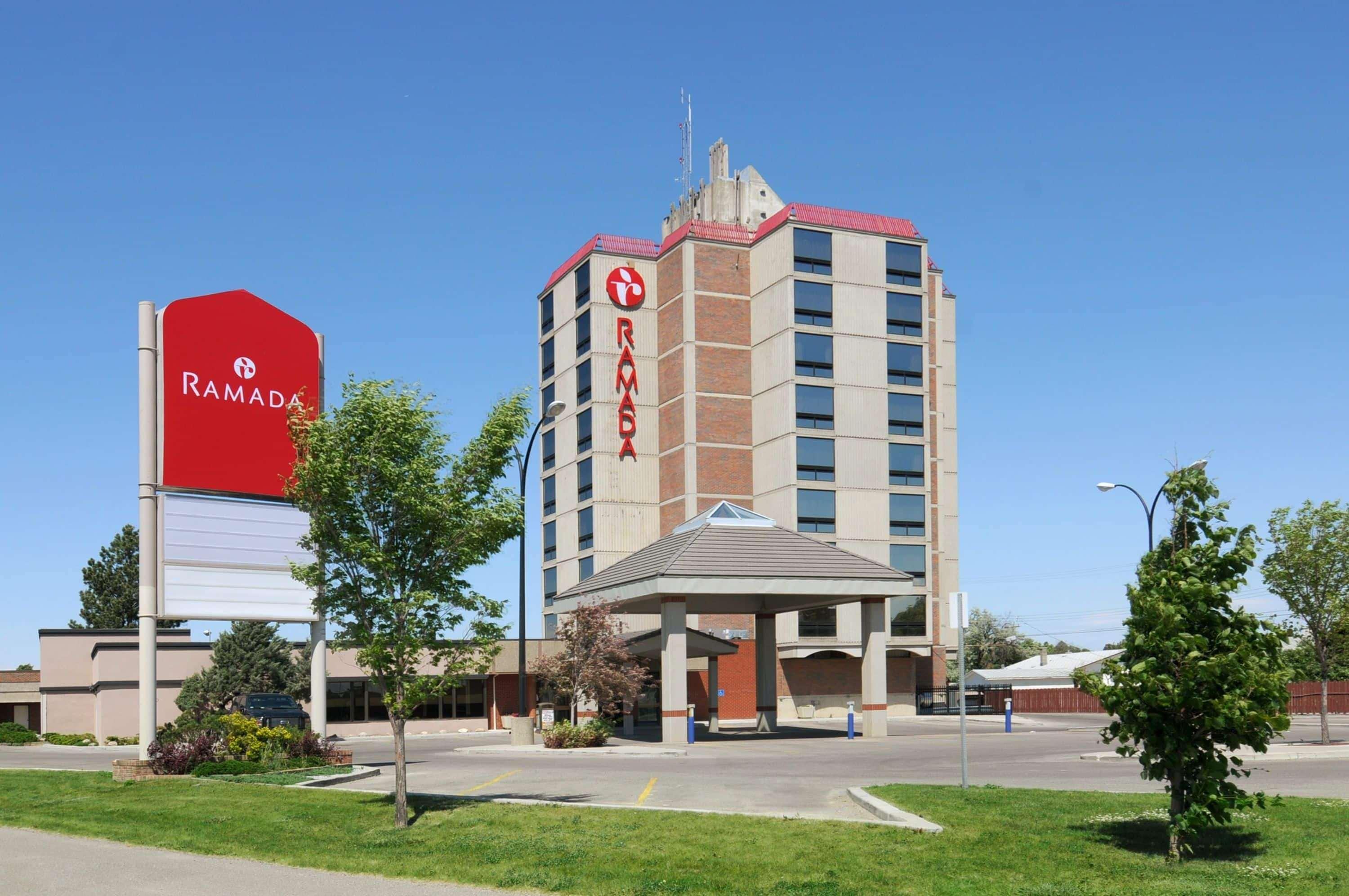 Ramada By Wyndham Lethbridge Hotel Exterior photo